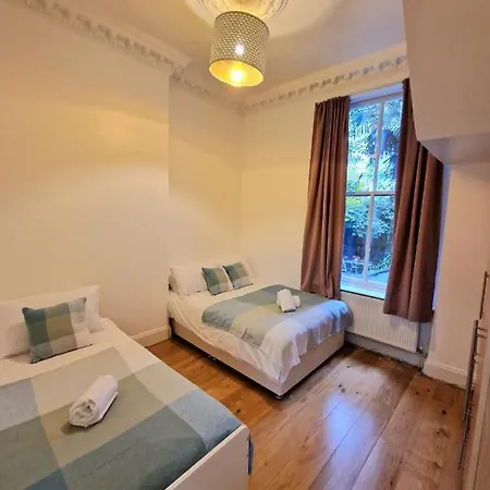 Lovely Ground Floor Home With High Ceiling And A Private Garden By Earl'S Court Station London Exterior photo
