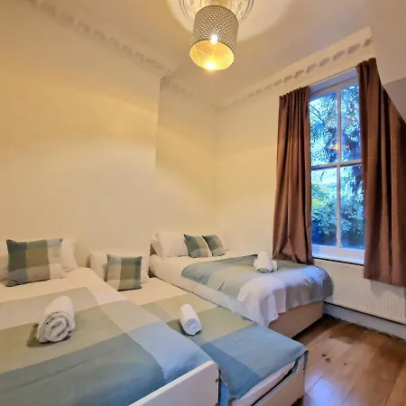 Lovely Ground Floor Home With High Ceiling And A Private Garden By Earl'S Court Station London Exterior photo