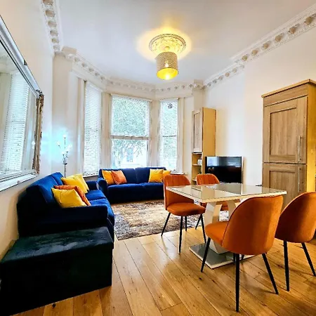 Lovely Ground Floor Home With High Ceiling And A Private Garden By Earl'S Court Station London Exterior photo