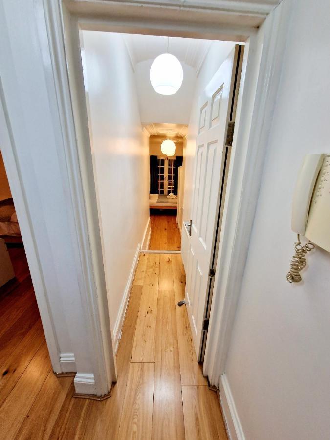 Lovely Ground Floor With High Ceiling And A Private Garden By Earl's Court Station Апартаменты Лондон