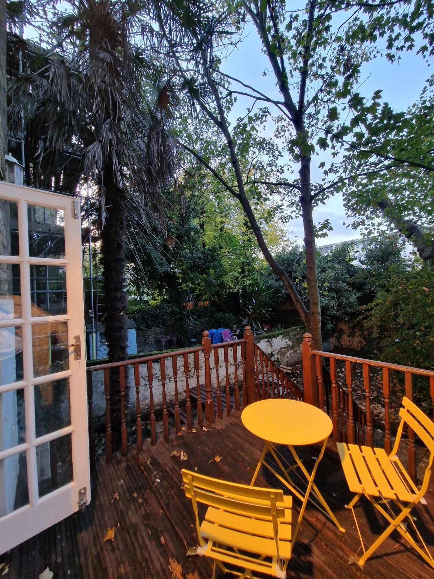 Lovely Ground Floor With High Ceiling And A Private Garden By Earl's Court Station Апартаменты